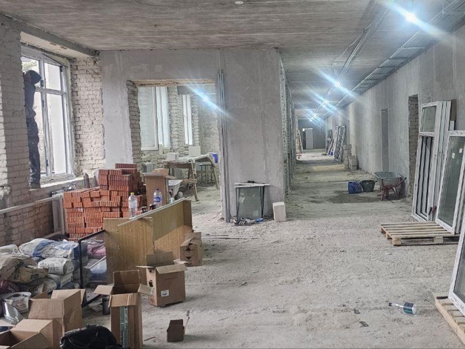 Министр строительного комплекса оценил ход работ в Лицее № 2 Протвино