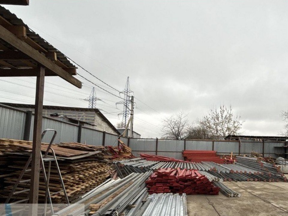 Вид усадьбы ничего не испортит: незаконный склад в охранной зоне парка Нехлюдово снесли