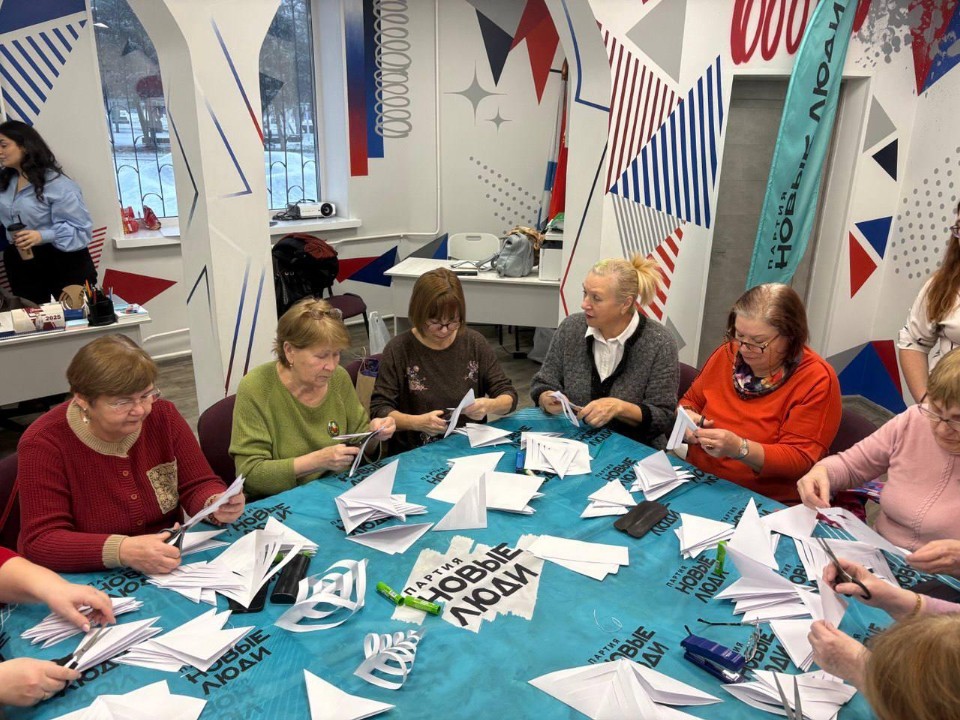 Для участников проекта «Активное долголетие» из Пушкино провели новогодний мастер-класс