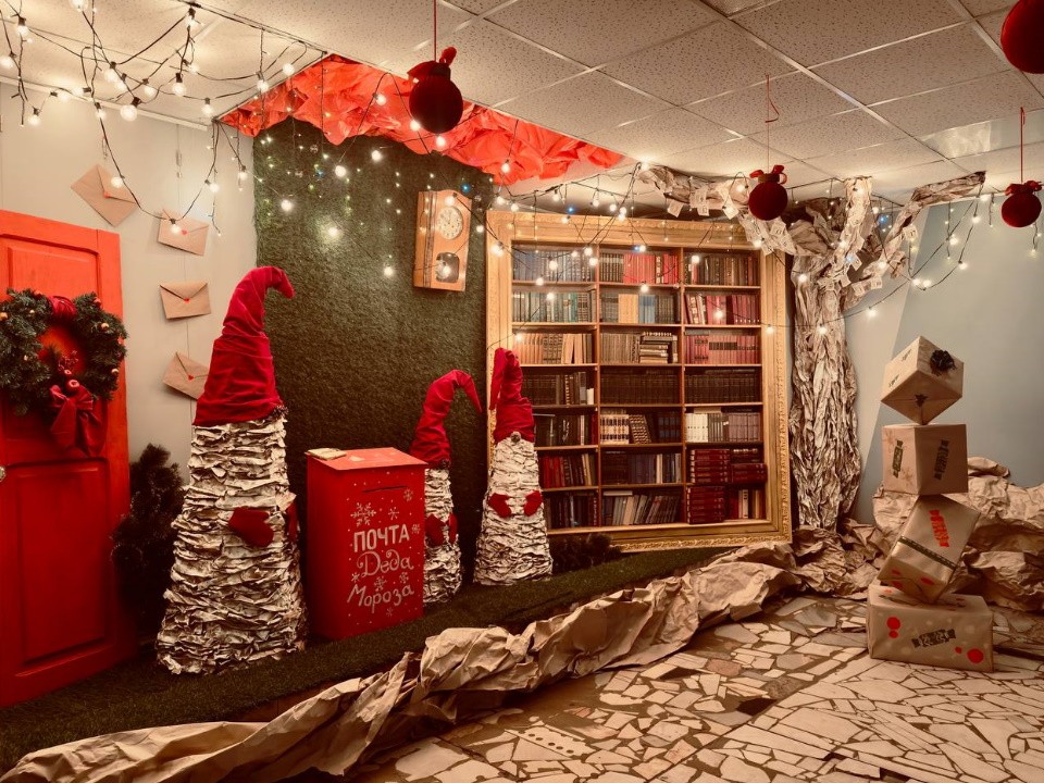 В Доме культуры Биокомбината открылся почтовый ящик Деда Мороза
