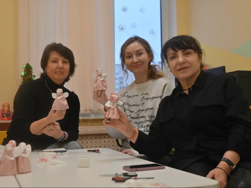 Сладкие подарки и ангелочки: что еще отправили в зону СВО дети из Ленинского округа