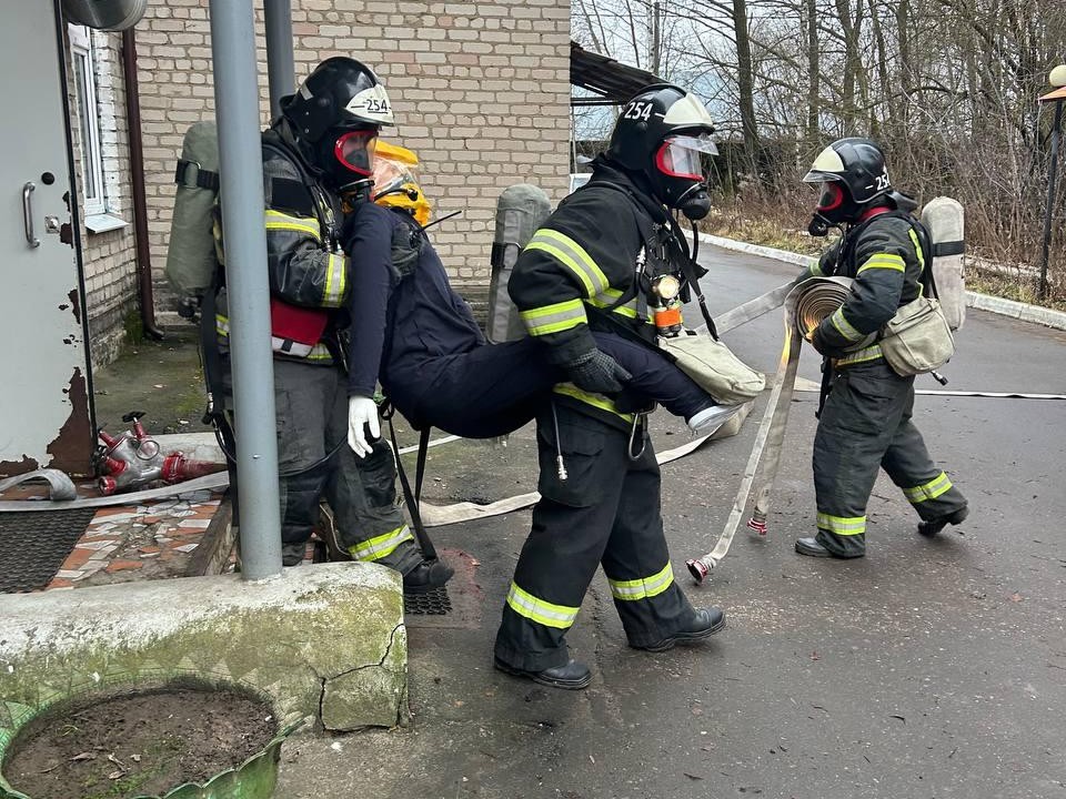 Замыкание в палате и задымление: в Павловском Посаде спасатели провели учения в больнице