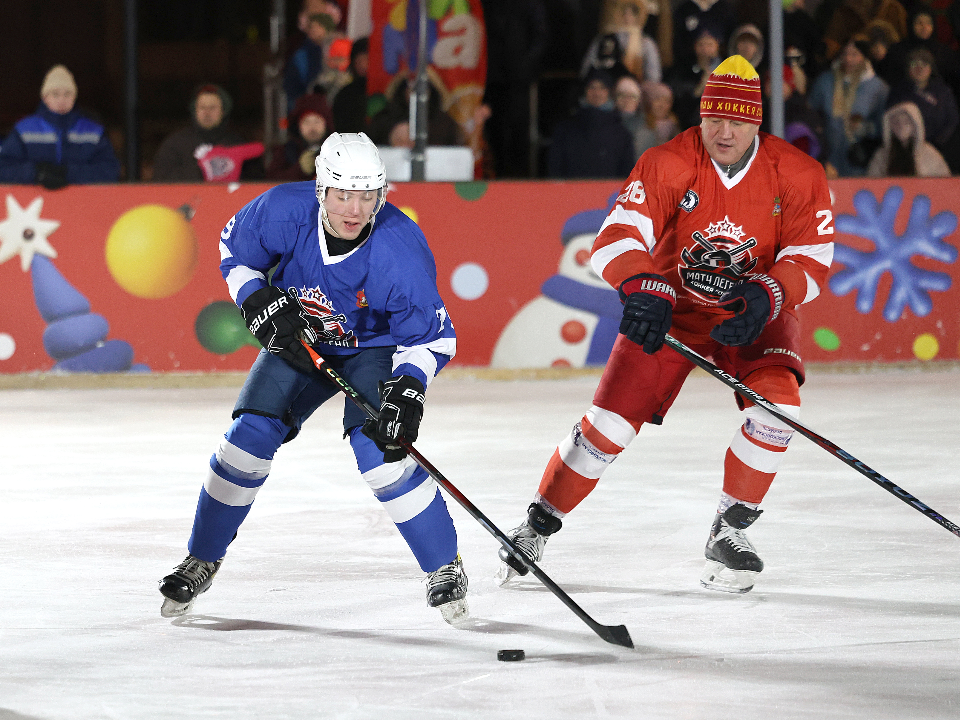 Как завершился стартовый матч юбилейного сезона между легендами хоккея и жителями Дмитрова