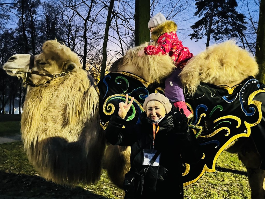 Катанием на верблюдах отметили начало зимы в Воскресенске