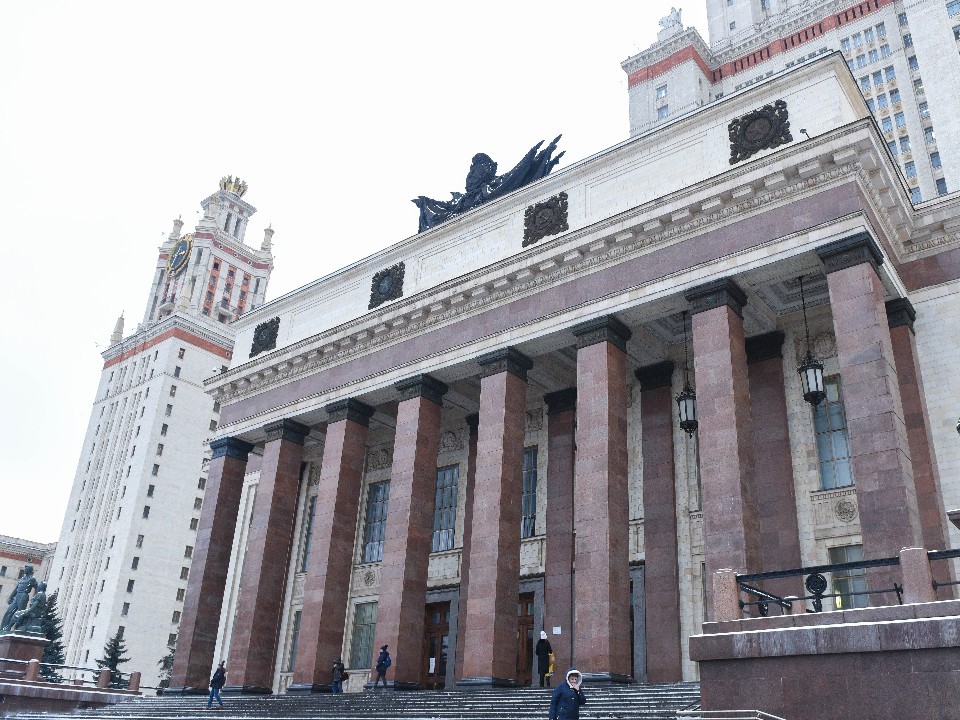 Инфекция прорвалась в храм науки: как корь привела к закрытию корпуса МГУ