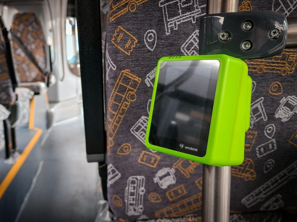 Водитель автобуса в Королеве всем пассажирам сделал неожиданный подарок