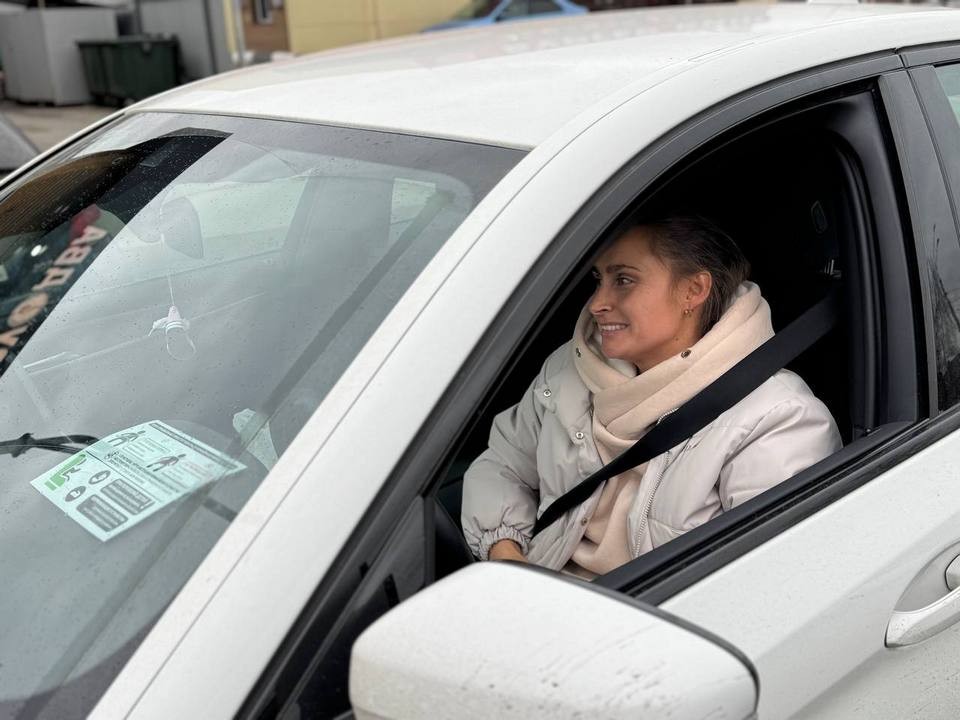 «Чуть голова не отлетела»: как ремень безопасности спас пассажирку такси от тяжелых травм