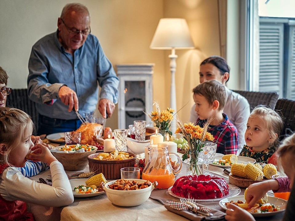 Новогодний гастрономический марафон: кому стоит быть осторожным за праздничным столом