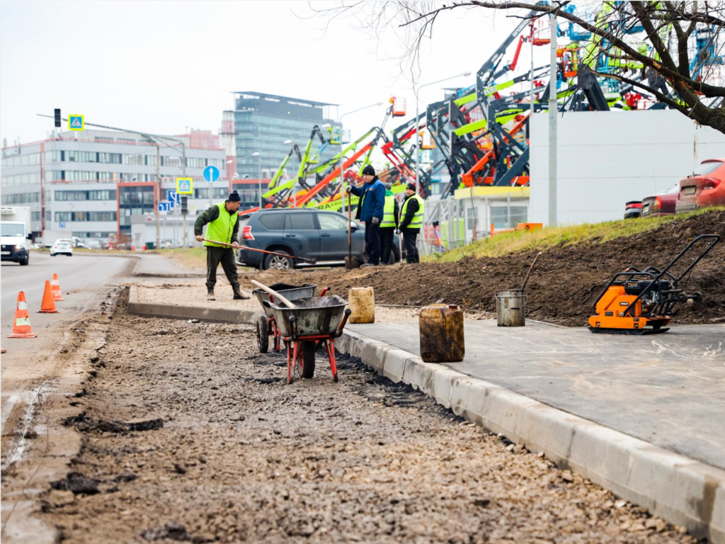 Новые остановочные павильоны обустроят в Коммунальном проезде