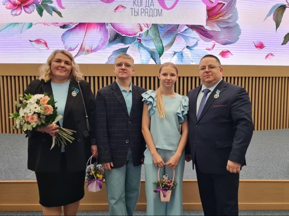 Орден за семейный подвиг: в Лосино-Петровском наградили родителей, которые не просто растят детей, а формируют будущее страны