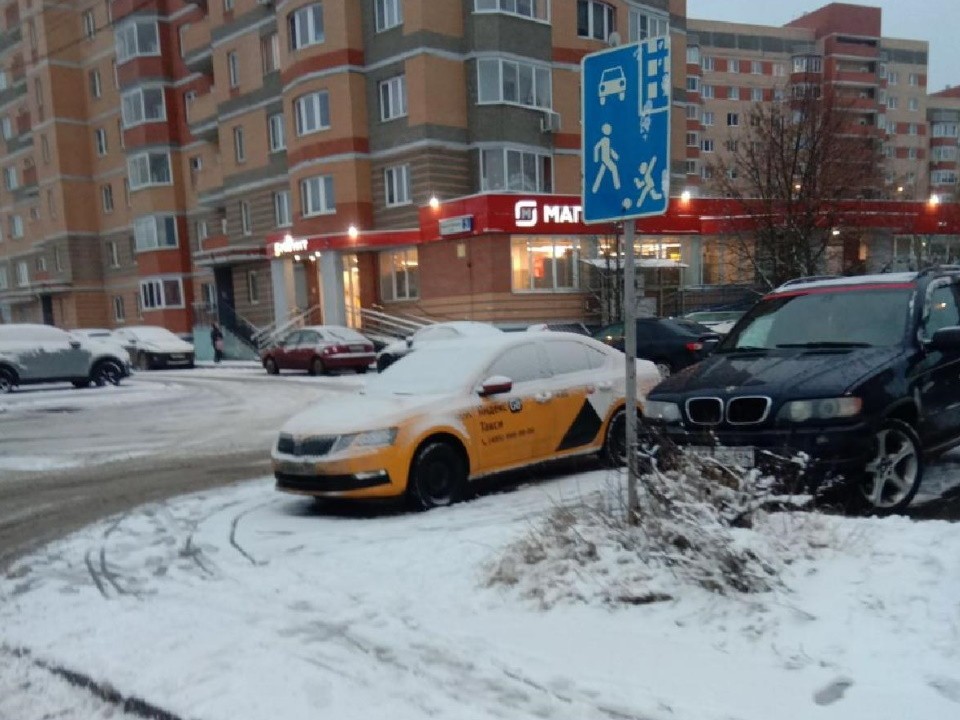 Дорожный знак в Свердловском восстановили после обращения жителей