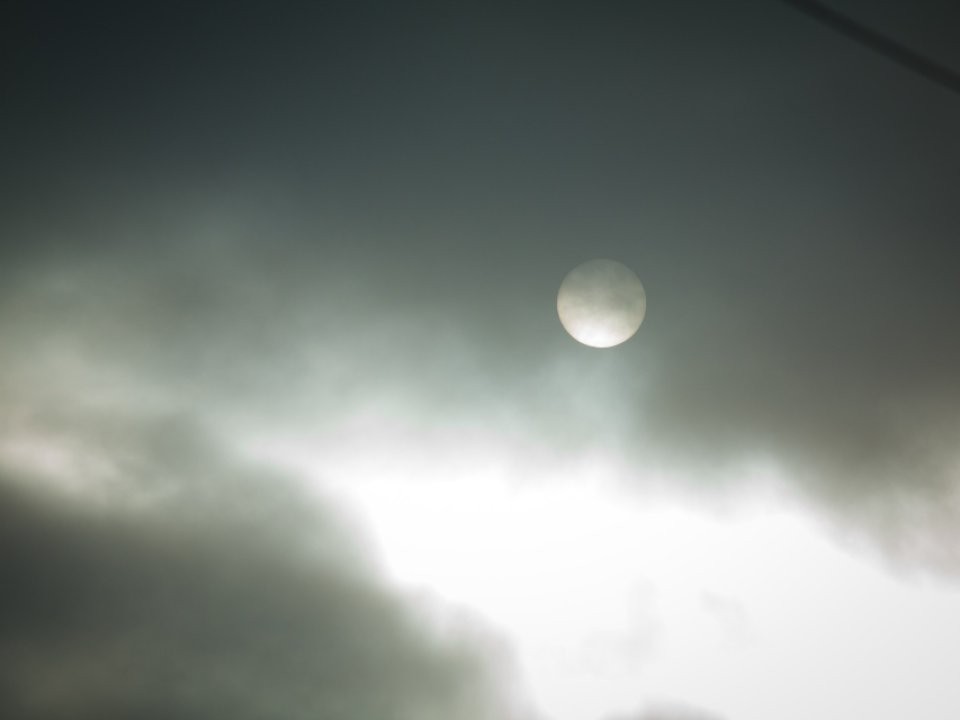 Почему пропало солнце? Метеорологи раскрыли причину темного начала декабря