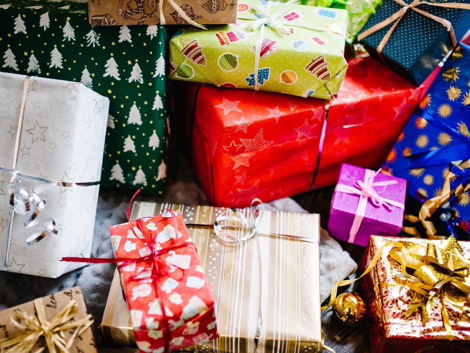 Ученики школ собрали подарки для детей, проходящих лечение в больницах