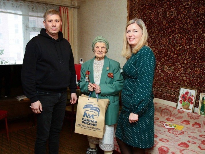 В Воскресенске поздравили с Новым годом участницу Великой Отечественной войны