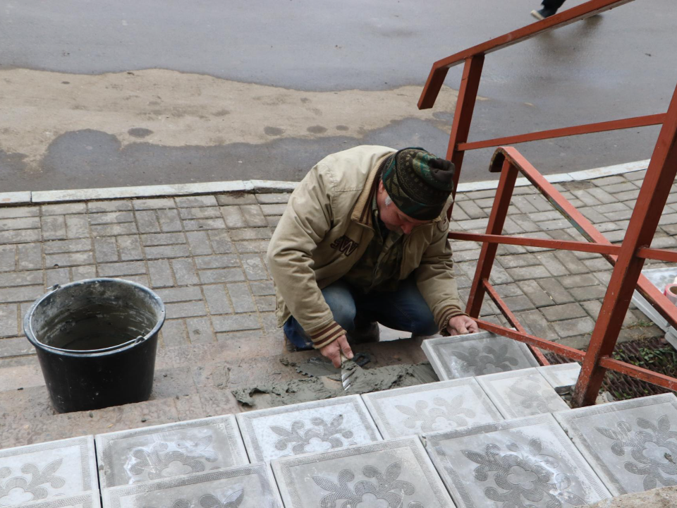 В Центральном,2 решили проблему аварийных ступеней