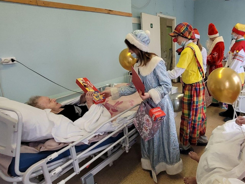 Новый год без границ: как студенты-волонтеры поздравили пациентов Орехово-Зуевской больницы