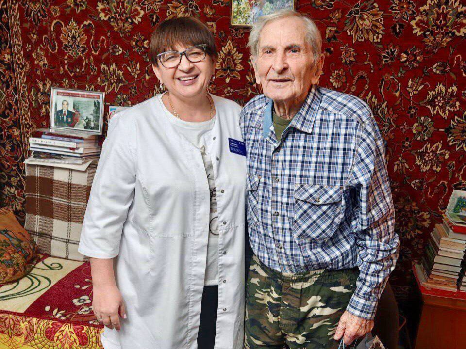 Столетний ветеран войны получил новогодние поздравления от врачей Видновской КБ