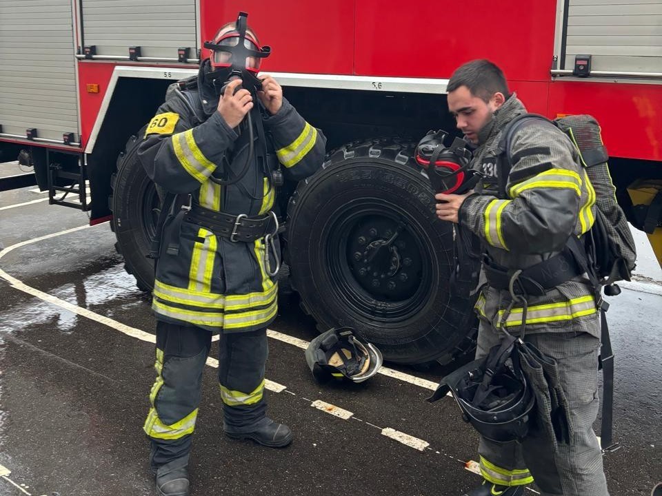 Учебная тревога с полным погружением: зачем пожарные устроили «дым» в школе Волоколамска