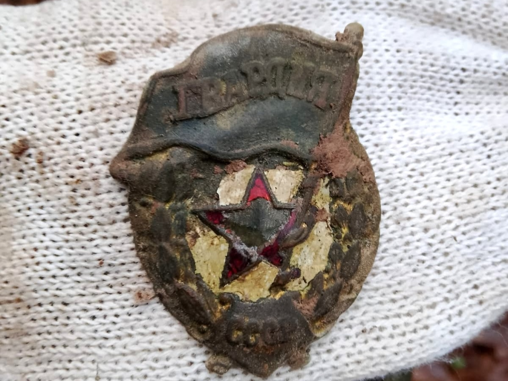 Редкий знак «Гвардия» 1942 года найден под Наро-Фоминском