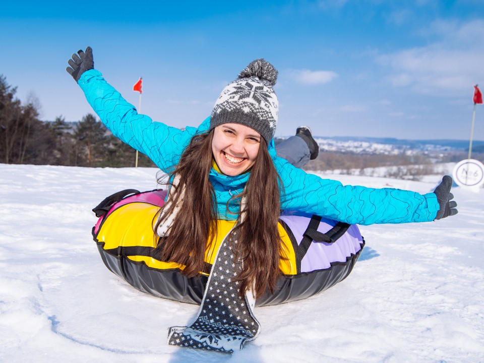 Тюбинговые горки в Москве и Подмосковье: где можно покататься на ватрушках этой зимой