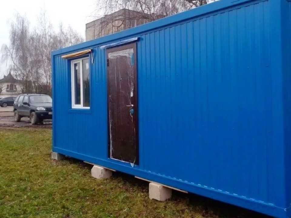 Теплые раздевалки для хоккеистов установят на дворовых ледовых коробках