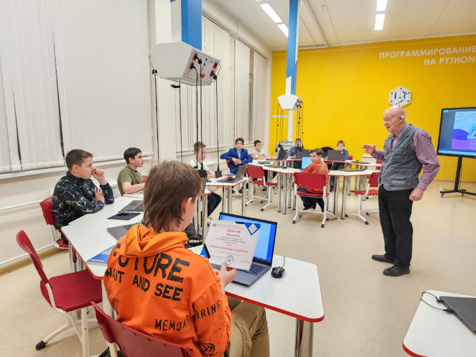 Золото и серебро взяли ученики подольского IT-куба на «CodeMaster Challenge»