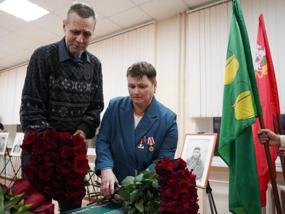 Выпускник и боец: «Парту Героя» в честь участника СВО Владислава Егорова открыли в школе №3