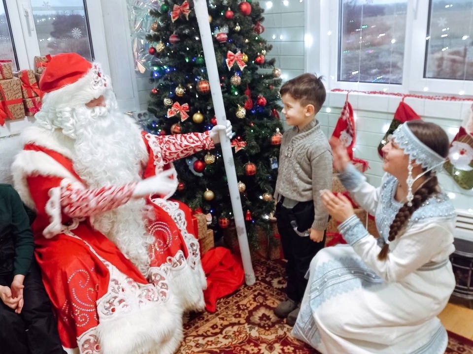 Поговорить с Дедом Морозом можно в его резиденции на «Бронницком лугу»