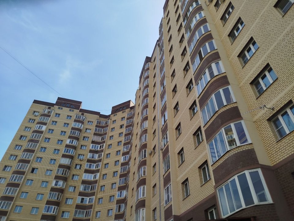 Вышвырнули на улицу: почему переезд матери с дочкой-инвалидом откладывается уже два года