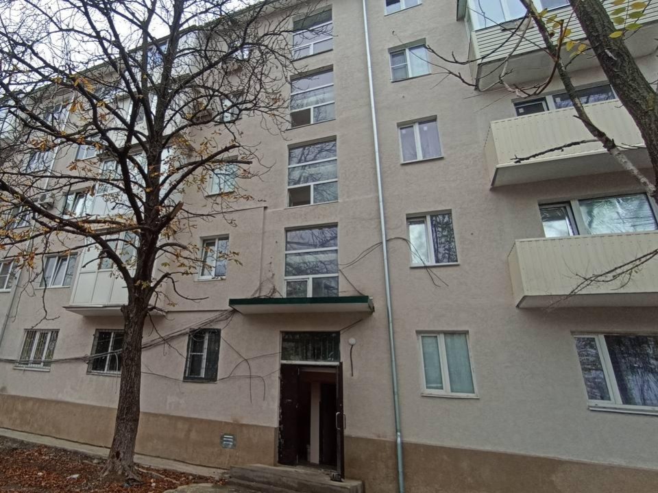 Ремонт на грани подвига: обновленная пятиэтажка в Мариуполе готовится встретить своих жильцов