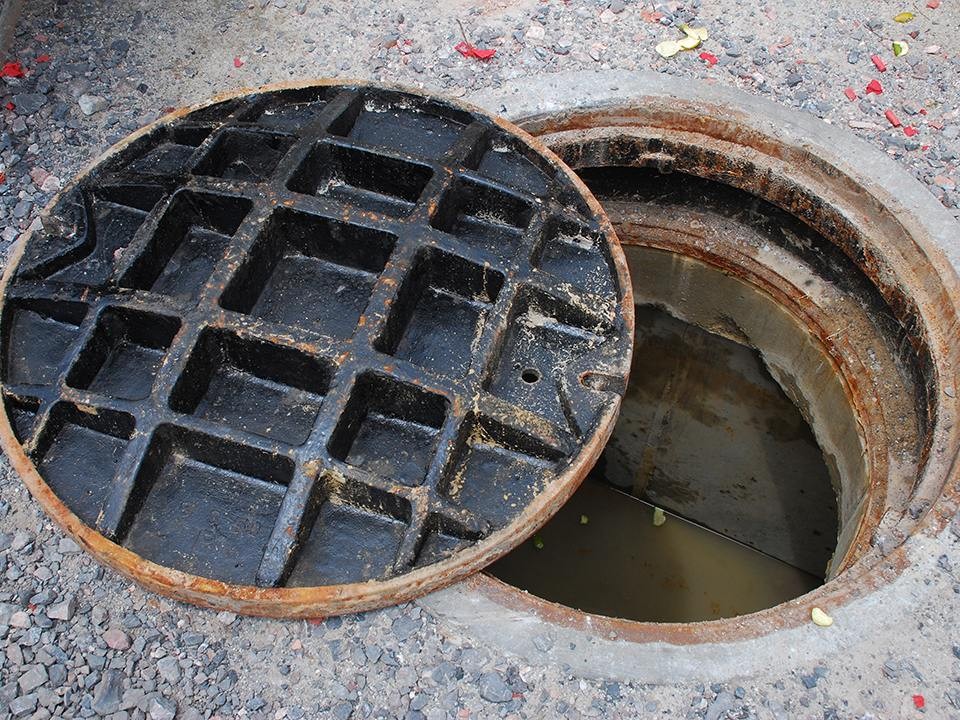 Крышку люка вернут на Пионерскую в начале декабря