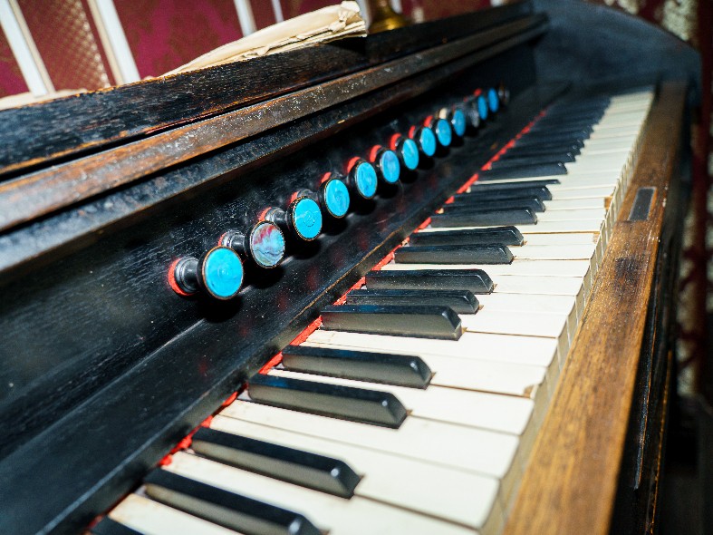 Холодильники – Деду Морозу, матрасы – матросам: как избавляются в Подмосковье от громоздких вещей и почему их нельзя просто выбросить