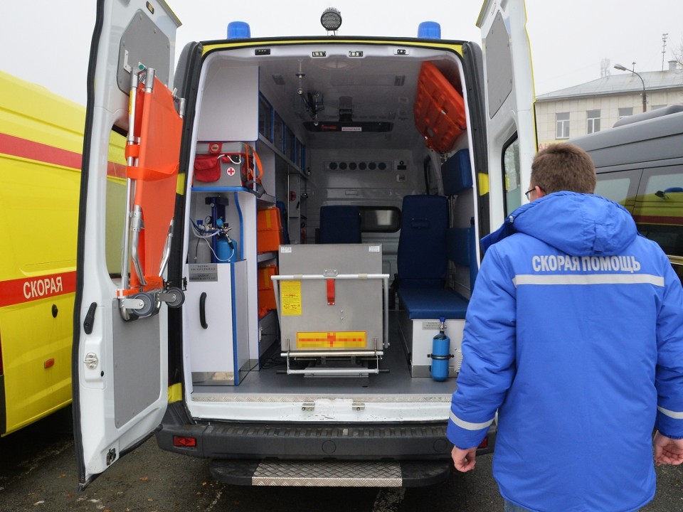 Семью из Климовска госпитализировали после ремонта у соседа: «сверху грели рубероид»