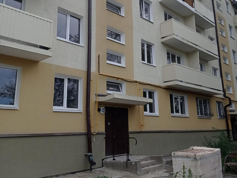 Последствия обстрела ликвидированы: как подмосковные строители вернули к жизни дом в Мариуполе