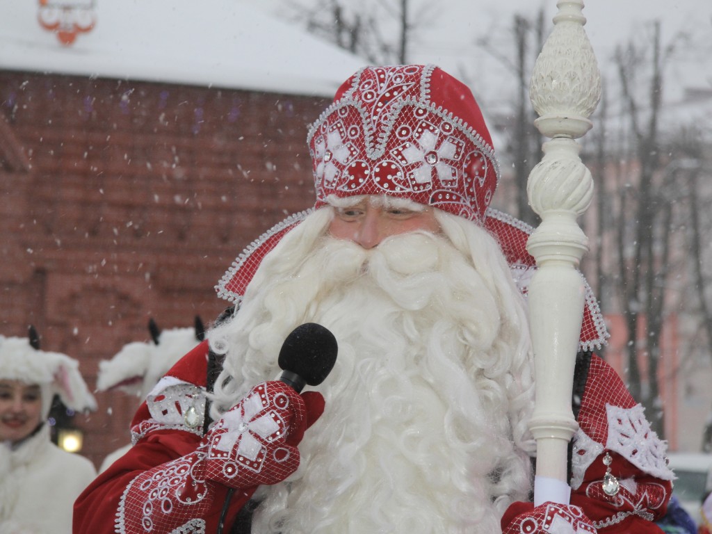 Работа вместо оливье: почему Дед Мороз не сидит за столом в новогоднюю ночь