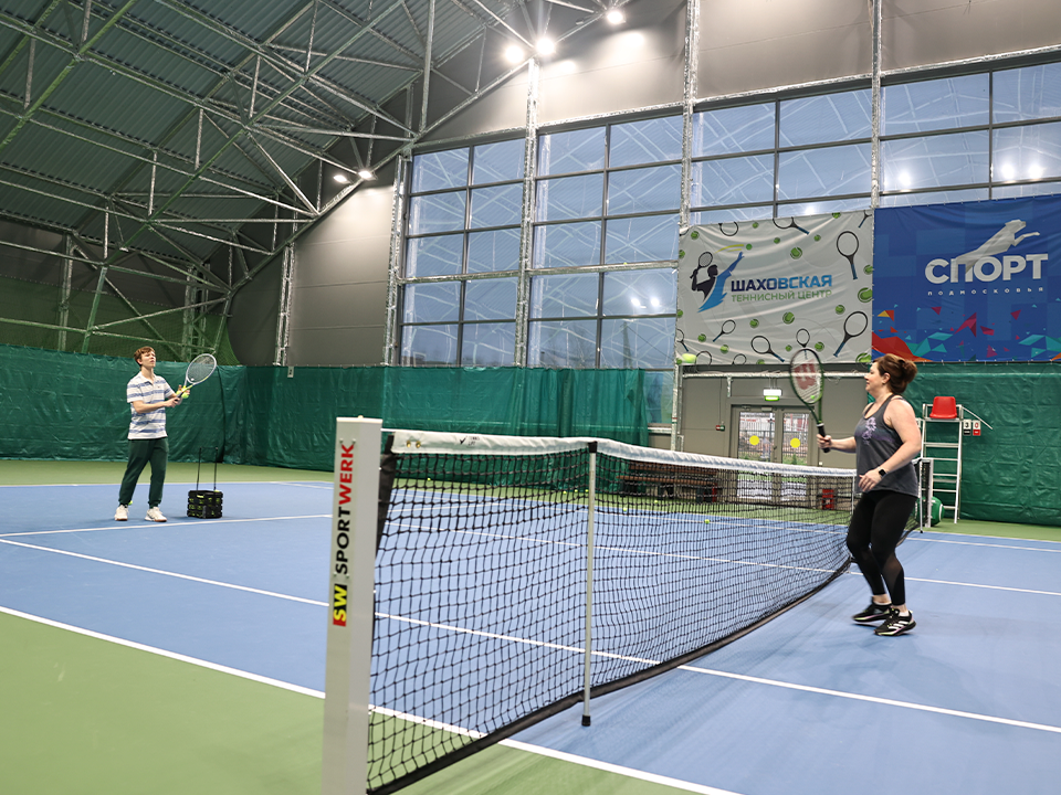 Секрет силы теннисиста: почему мощный удар рождается не от мышц, а от умения расслабиться