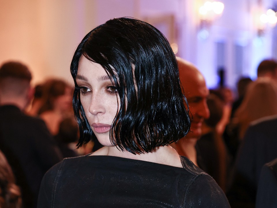 Первый год вместе: Настя Ивлеева «пропила» все фото с годовщины свадьбы в Мурманске