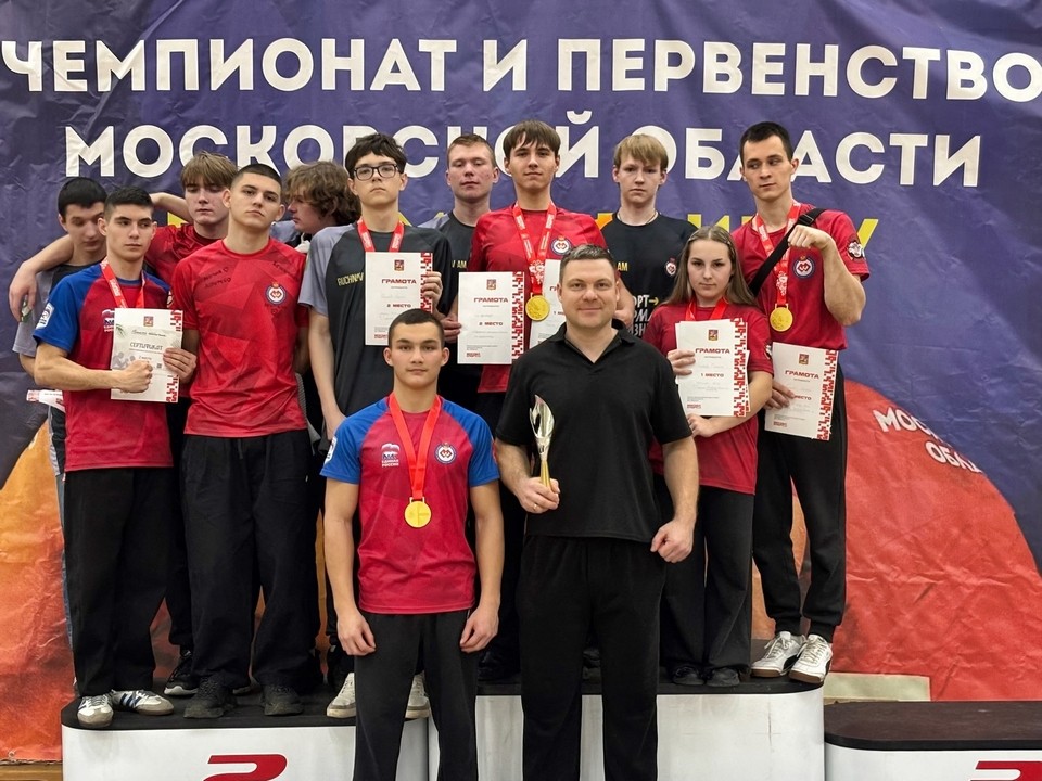 Луховичане завоевали «чертову дюжину» наград на областном первенстве по армрестлингу