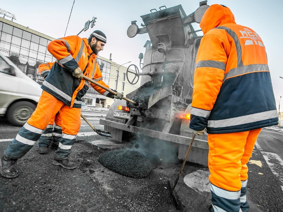 Битва с выбоинами: в каких округах Подмосковья дороги стали ровнее и как в этом помогает фотофиксация