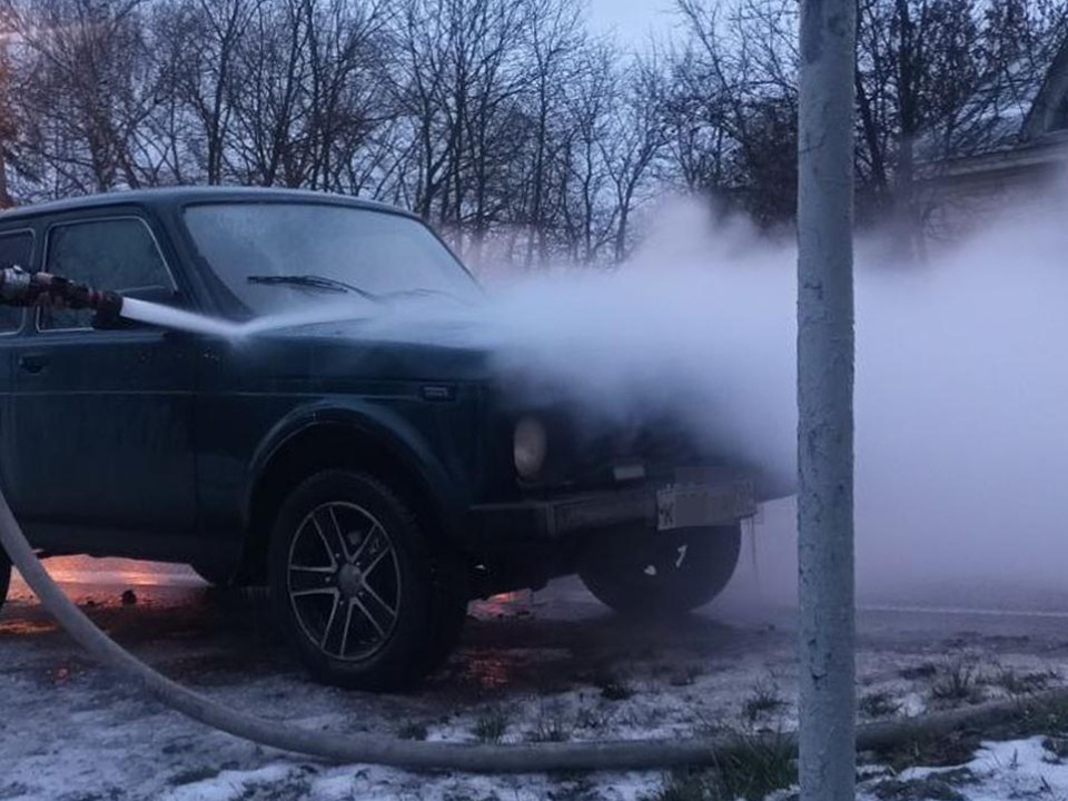 Пожарные‑супергерои: как дежурный караул потушил загоревшийся автомобиль в Хорлове за несколько минут