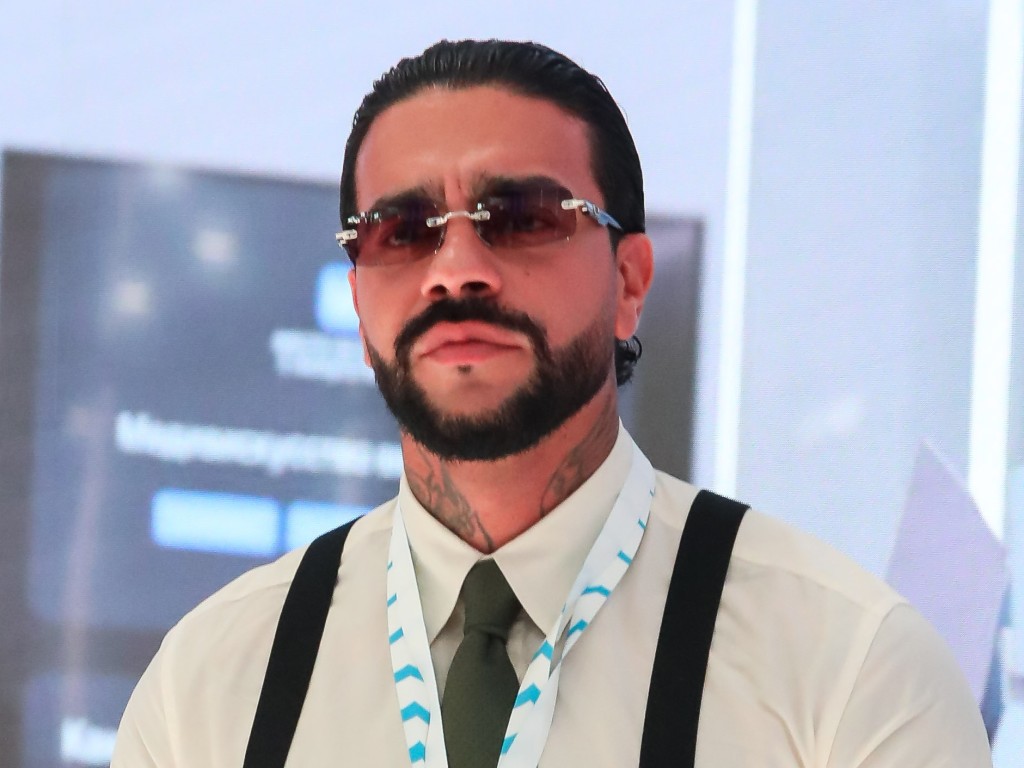 «Муж работает, жена красивая»: невеста Тимати назвала смену подгузников не мужским делом