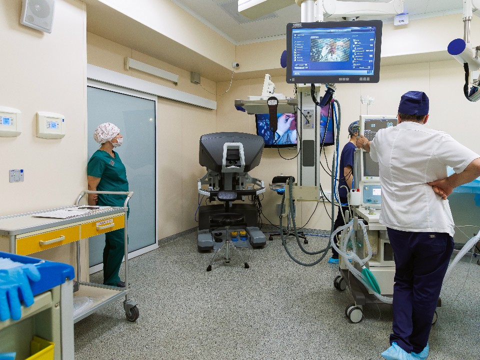 «Химический ожог изнутри»: врачи спасли двухлетнюю девочку, проглотившую батарейку