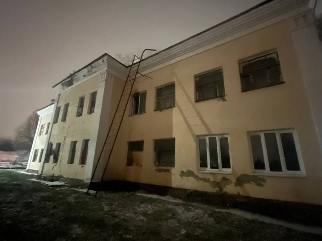 При пожаре в Зарайске спасли двух человек, один погиб