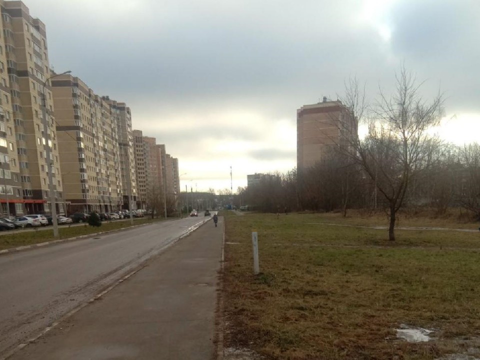 Коммунальщики убрали мусор в поселке Свердловский по просьбе жителей