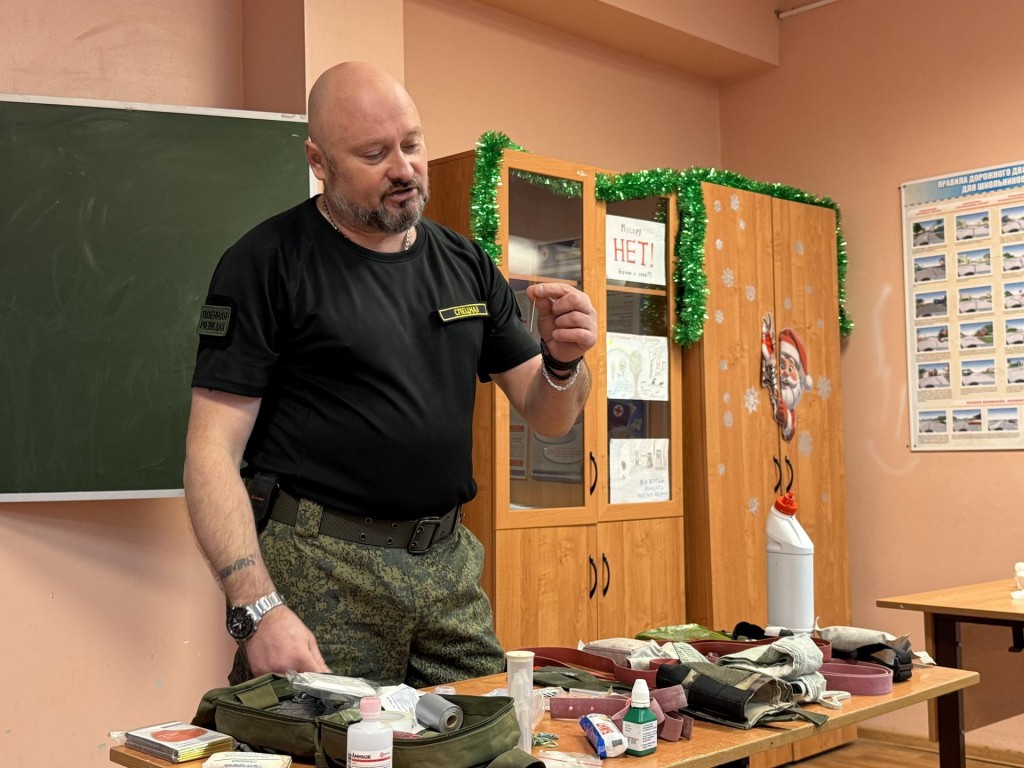 Жгут вместо учебника: чему учит педагог ОБЖ, прошедший СВО, школьников в Котельниках