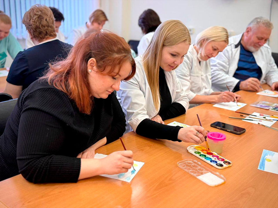 Столичный психолог научил зарайских медиков снимать стресс