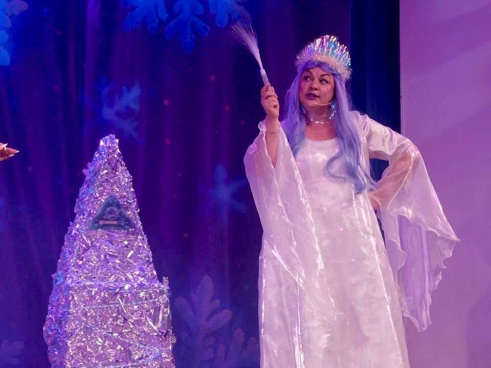 Снежную сказку разыграли на сцене в Шаховской