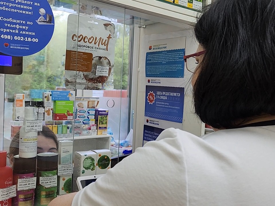 Вызывают привыкание и заторможенность: врачи призвали исключить бесконтрольный прием сиропов от кашля