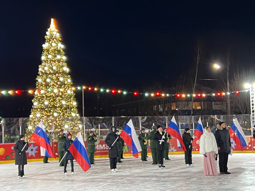 Новогодний бал на льду в Нахабине собрал кадетов и военных музыкантов
