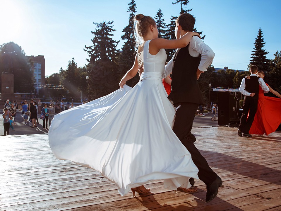 Поменялись ролями: как ступинские мальчики ищут партнерш по танцам